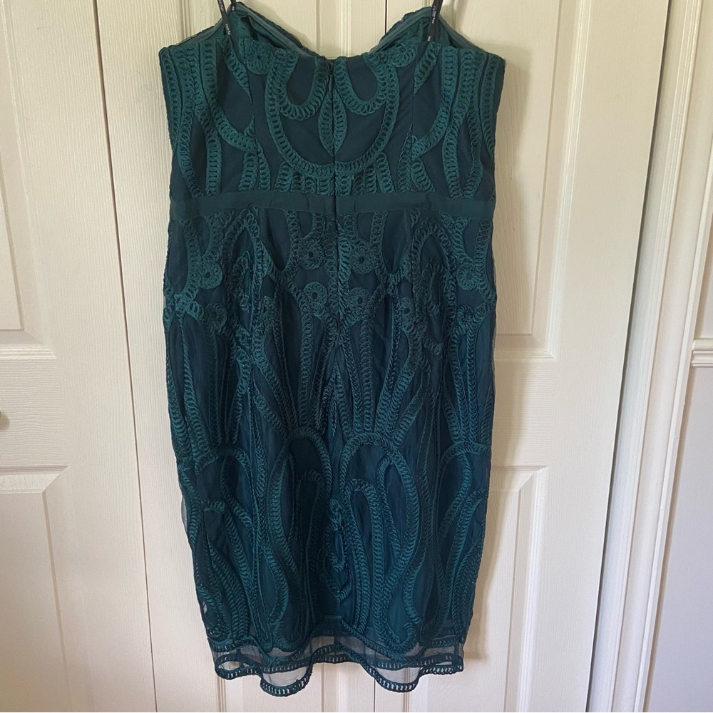 Elegant Green Lace Midi Dress - Picture 9 of 13